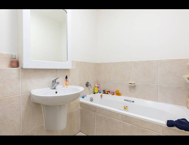 2 BEDROOM APARTMENT TO LET IN ROYAL ASCOT